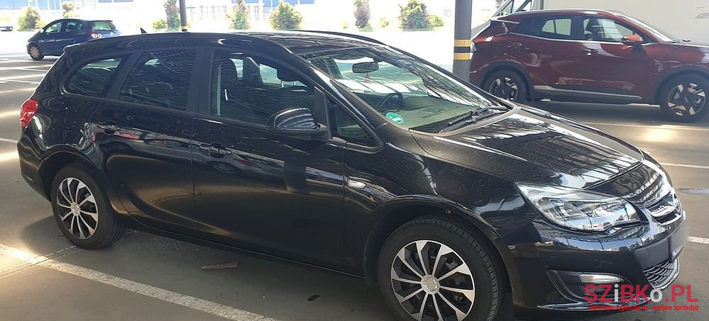 2015' Opel Astra photo #3