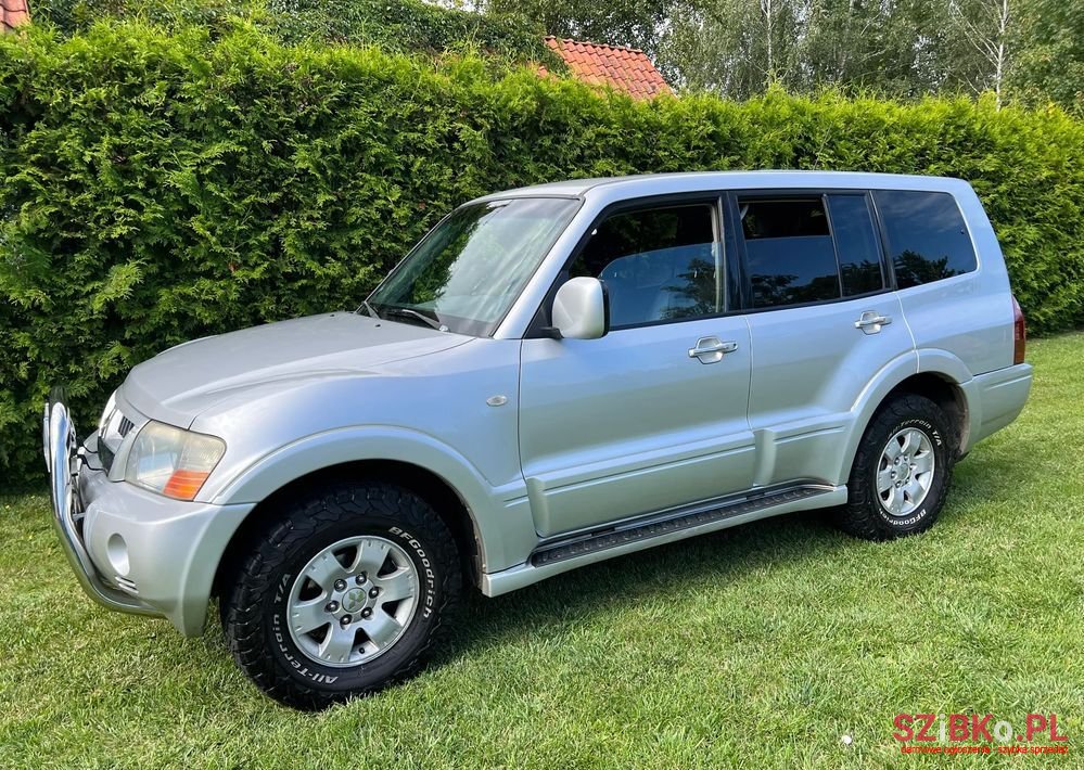 2003' Mitsubishi Pajero 3.2 Did 7Os photo #3