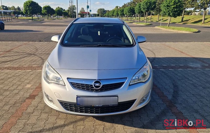 2011' Opel Astra Iii 1.7 Cdti photo #3