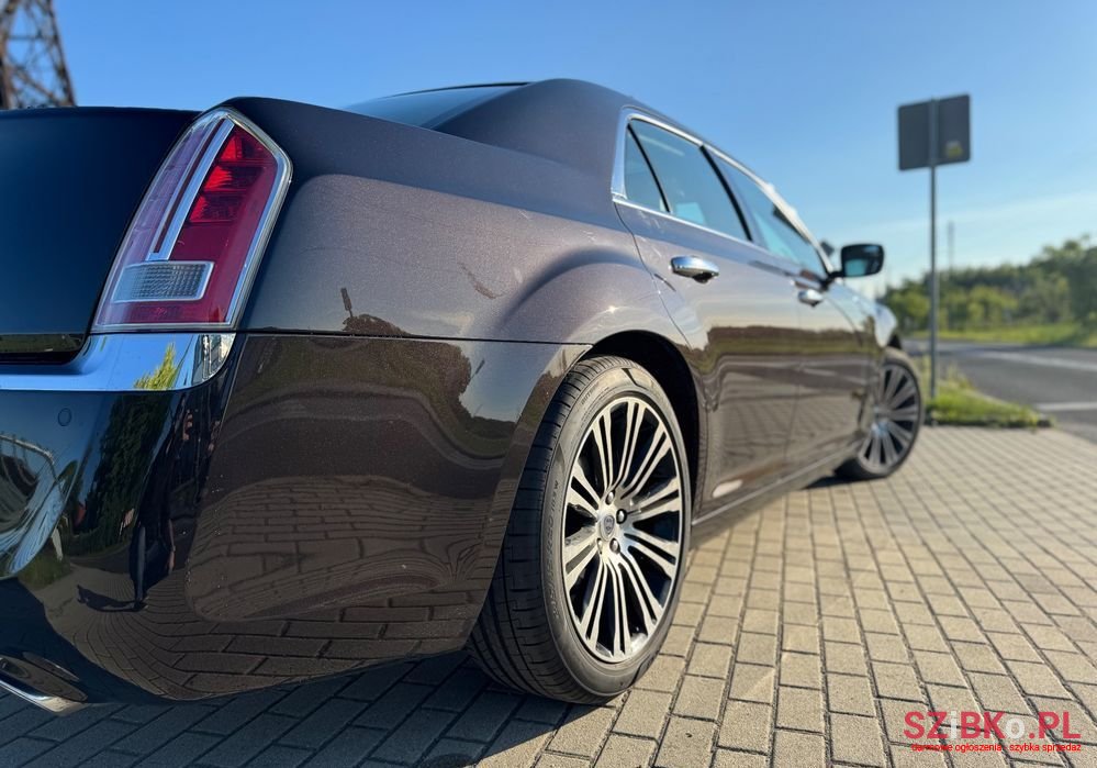 2011' Lancia Thema photo #1