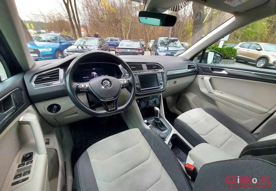 2016' Volkswagen Tiguan photo #6