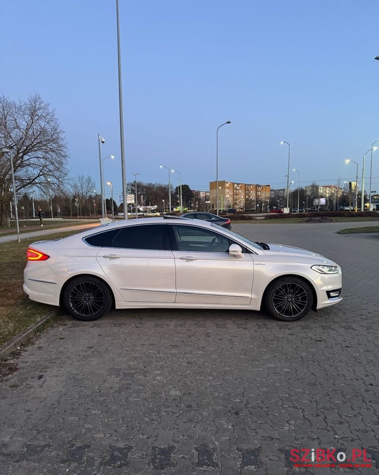 2018' Ford Mondeo 2.0 Hybrid Vignale photo #3
