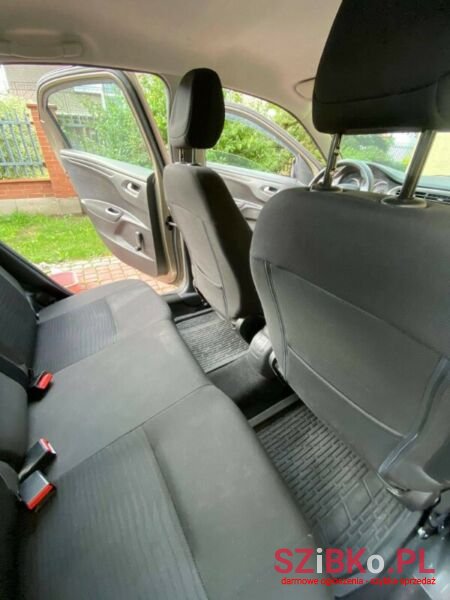 2015' Peugeot 301 photo #2