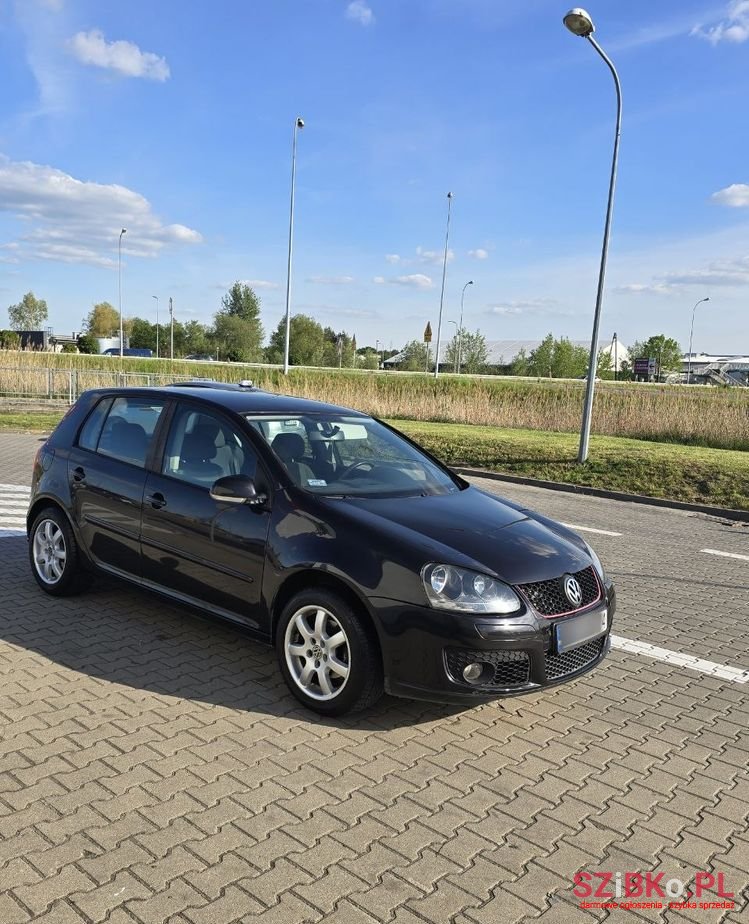 2005' Volkswagen Golf photo #6