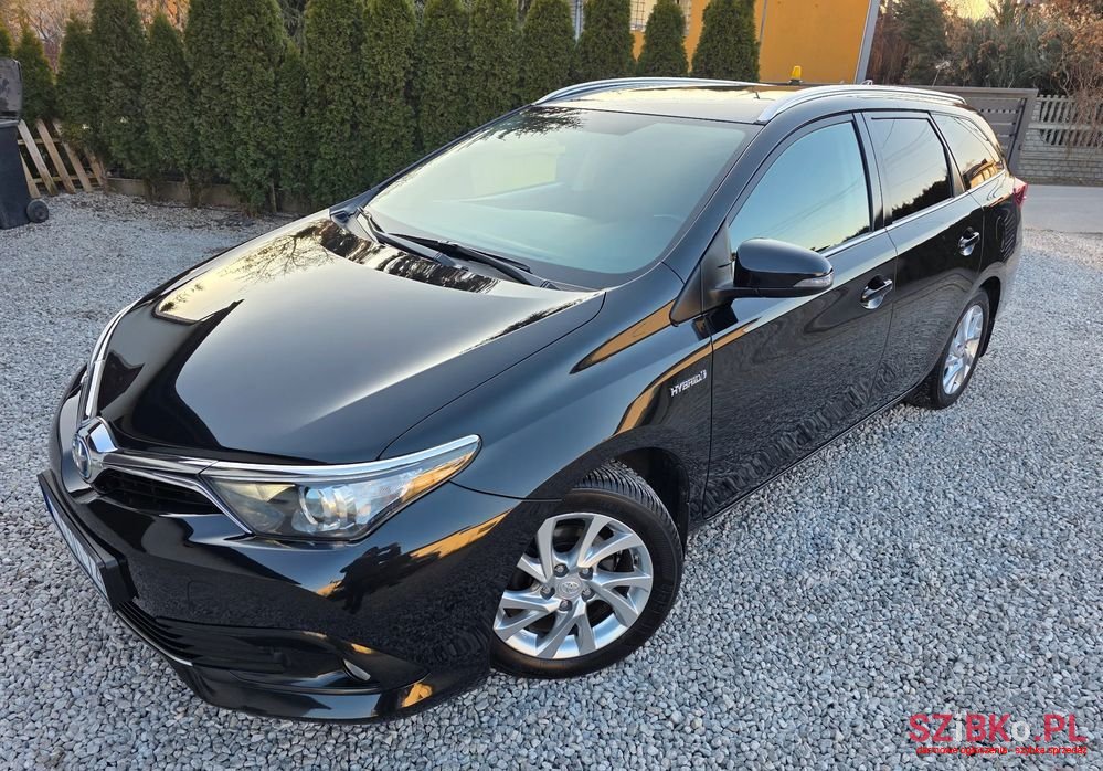 2017' Toyota Auris photo #2