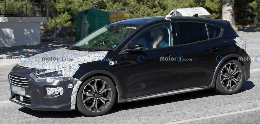 New Ford Focus Spy Photos Show Hatch Looking Ready For Production