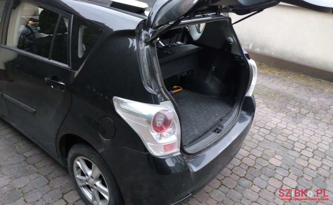 2009' Toyota Verso photo #4