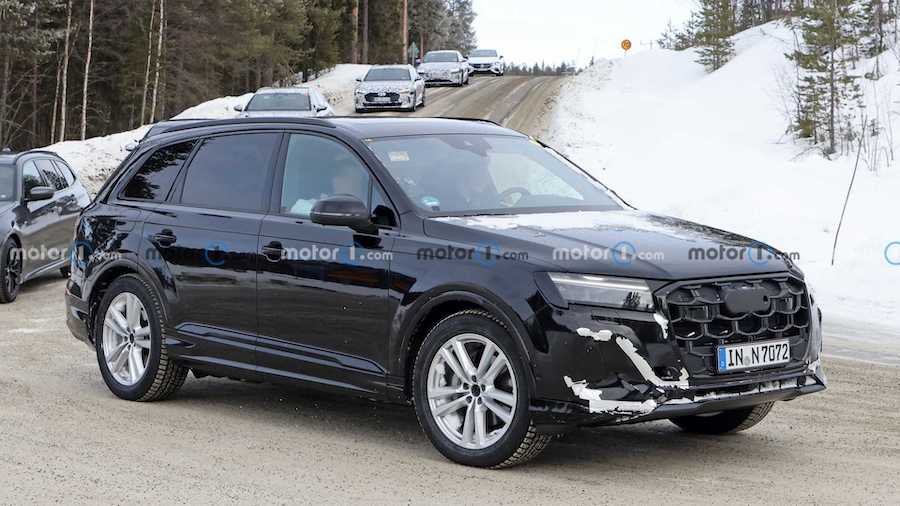 Audi Q7 Spied Preparing For Its Second Refresh This Generation