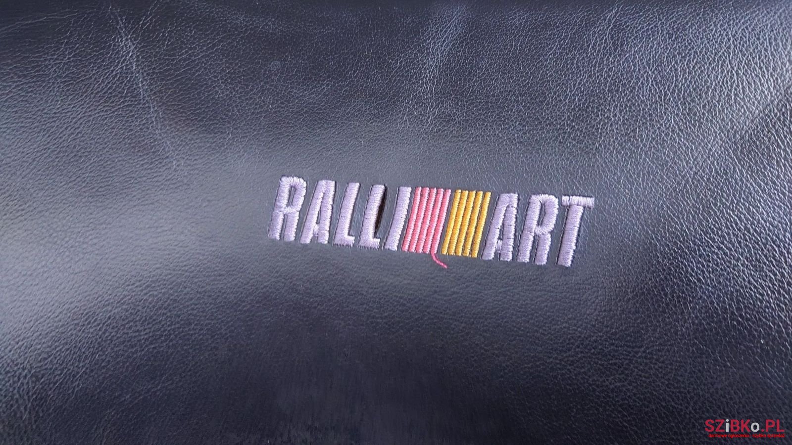 2004' Mitsubishi Pajero photo #3