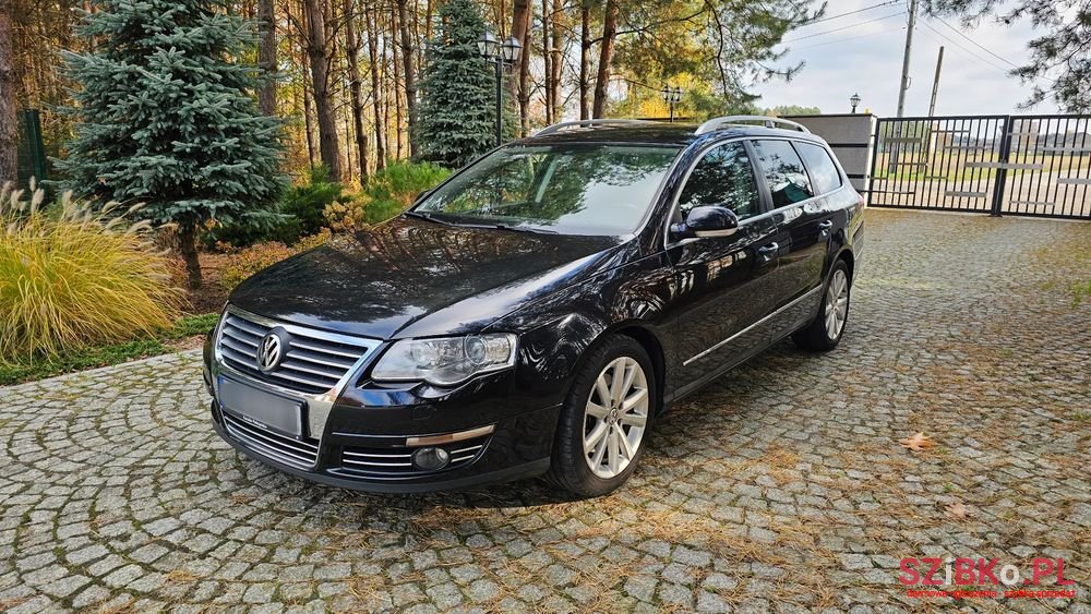 2005' Volkswagen Passat photo #3
