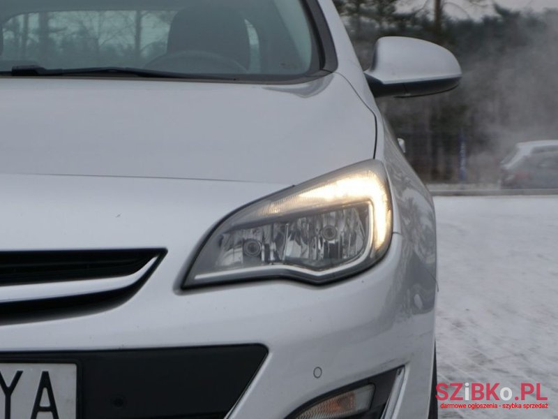 2015' Opel Astra Sport photo #2
