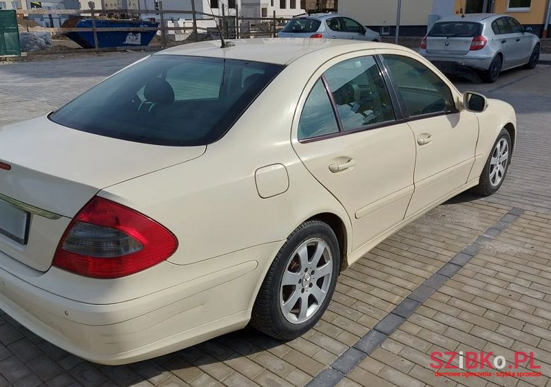 2008' Mercedes-Benz E-Class 200 Cdi photo #5