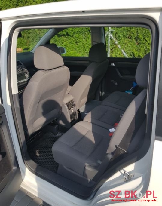 2008' Volkswagen Touran photo #5