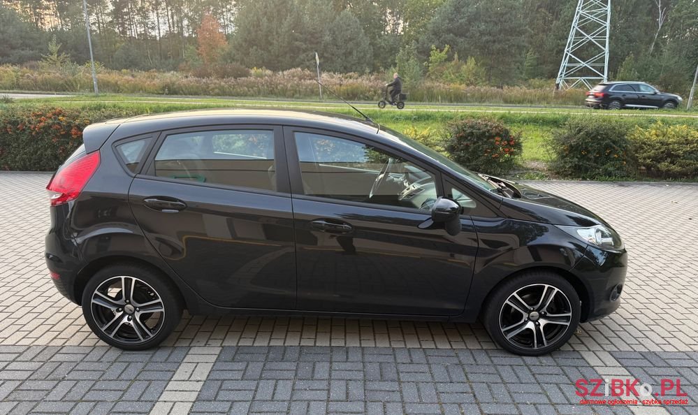 2011' Ford Fiesta photo #4