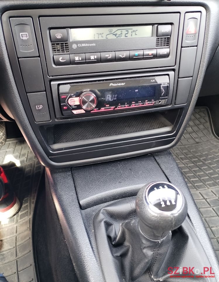 2001' Volkswagen Passat 1.9 Tdi Highline photo #4