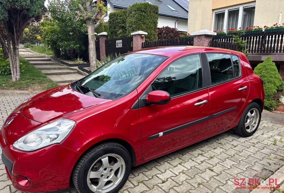 2009' Renault Clio photo #2