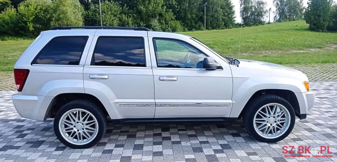2005' Jeep Grand Cherokee photo #4