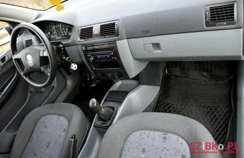 2003' Skoda Fabia photo #1