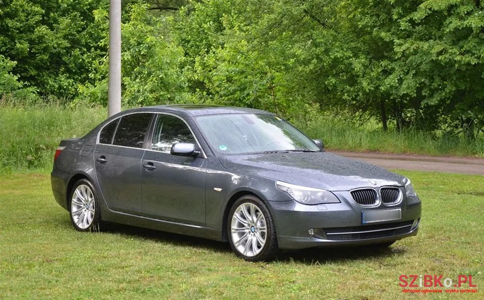 2008' BMW 5 Series 525I photo #3
