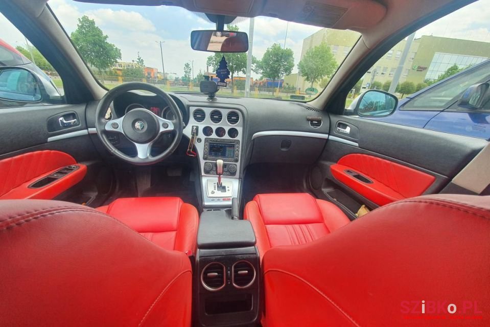 2006' Alfa Romeo 159 photo #1