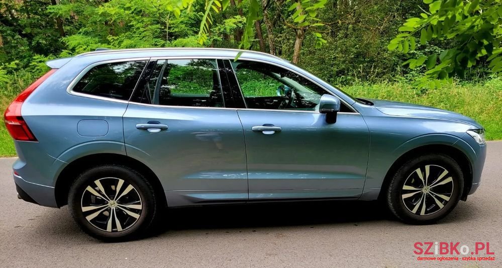 2020' Volvo Xc 60 D4 Momentum photo #2