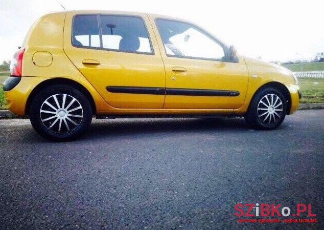2002' Renault Clio photo #1