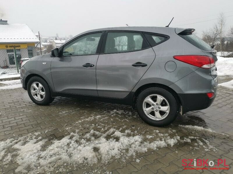 2011' Hyundai ix35 photo #2
