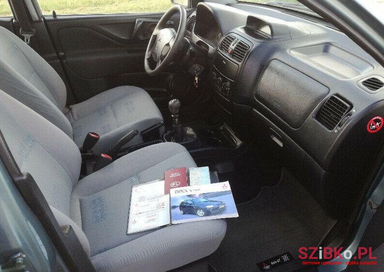 2003' Mitsubishi Space Star photo #1