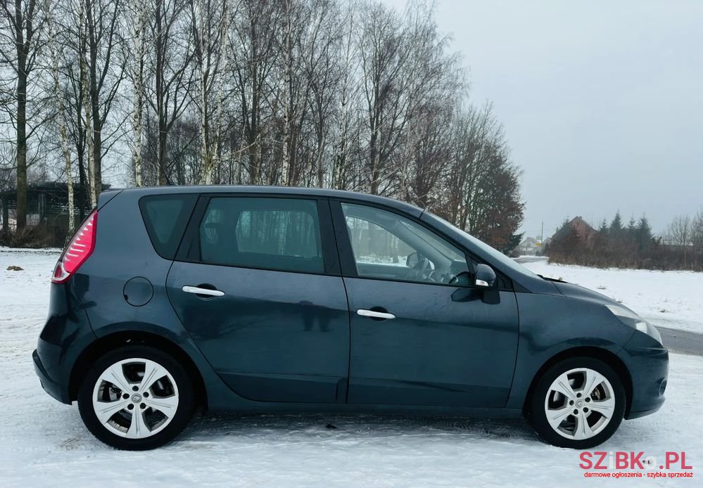 2009' Renault Scenic photo #6