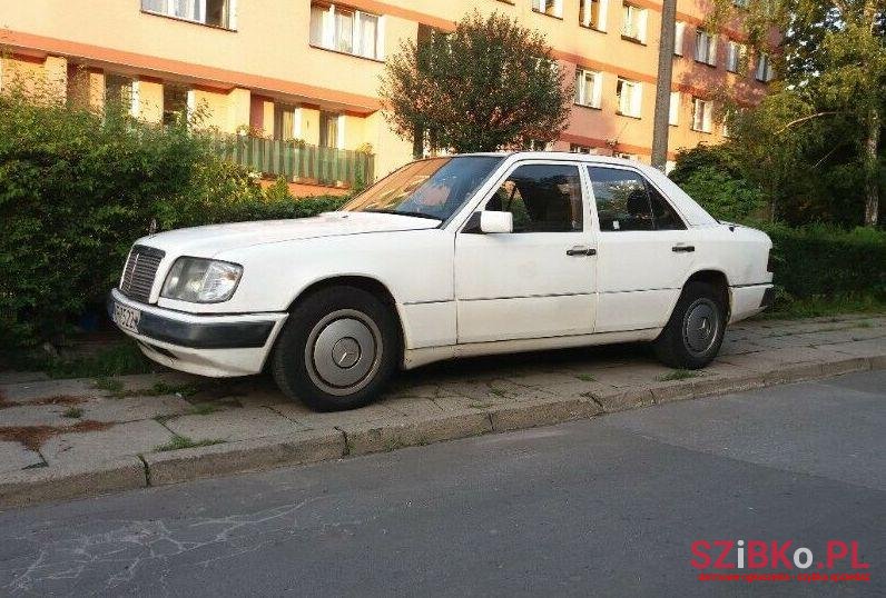 1993' Mercedes-Benz W124 photo #1