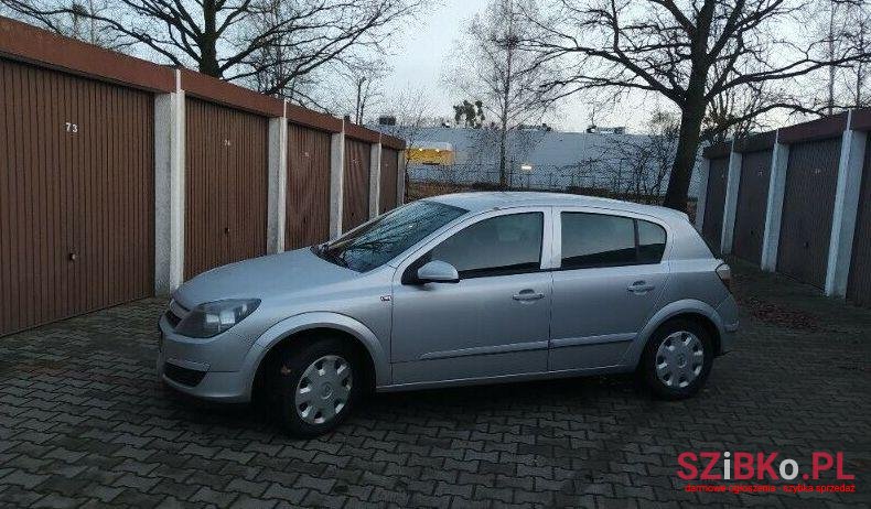 2005' Opel Astra photo #1