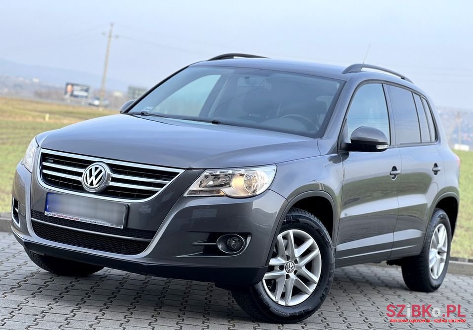2010' Volkswagen Tiguan photo #1