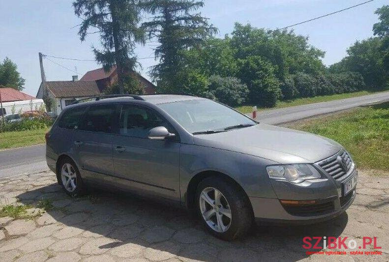 2005' Volkswagen Passat photo #2