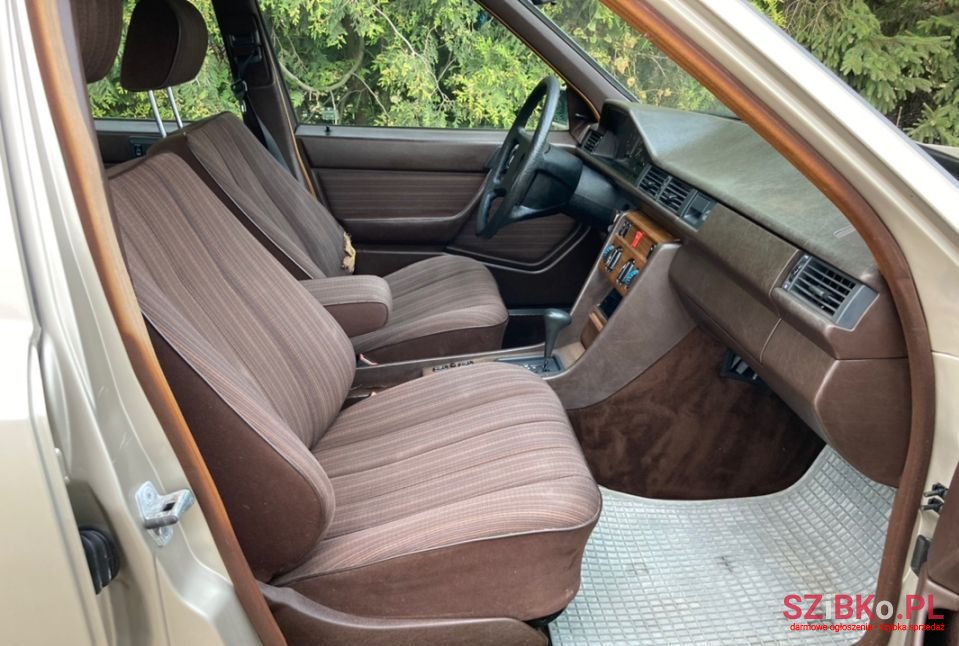 1988' Mercedes-Benz W124 photo #6