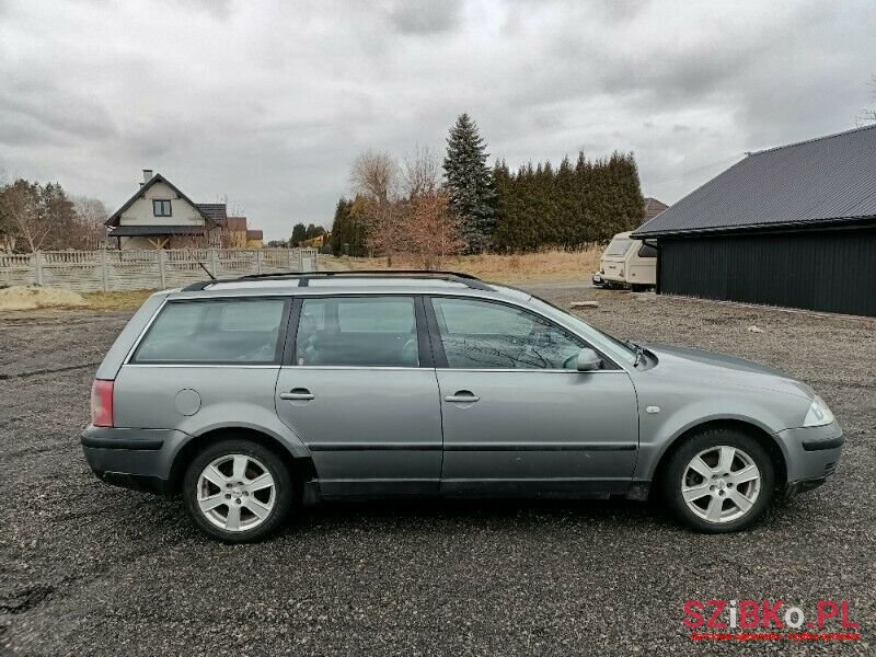 2001' Volkswagen Passat photo #5