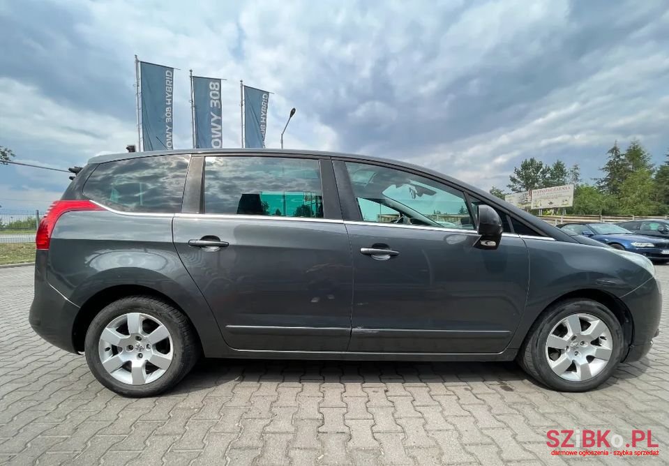 2009' Peugeot 5008 photo #5
