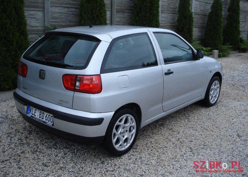 2001' SEAT Ibiza photo #2