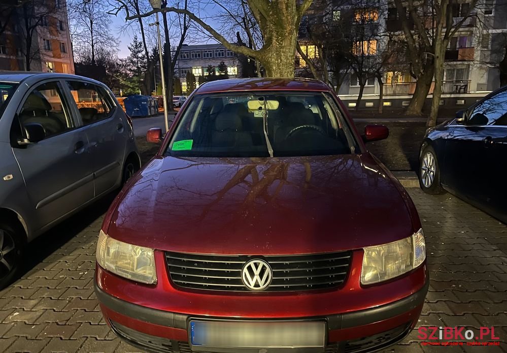 1998' Volkswagen Passat 1.6 photo #1