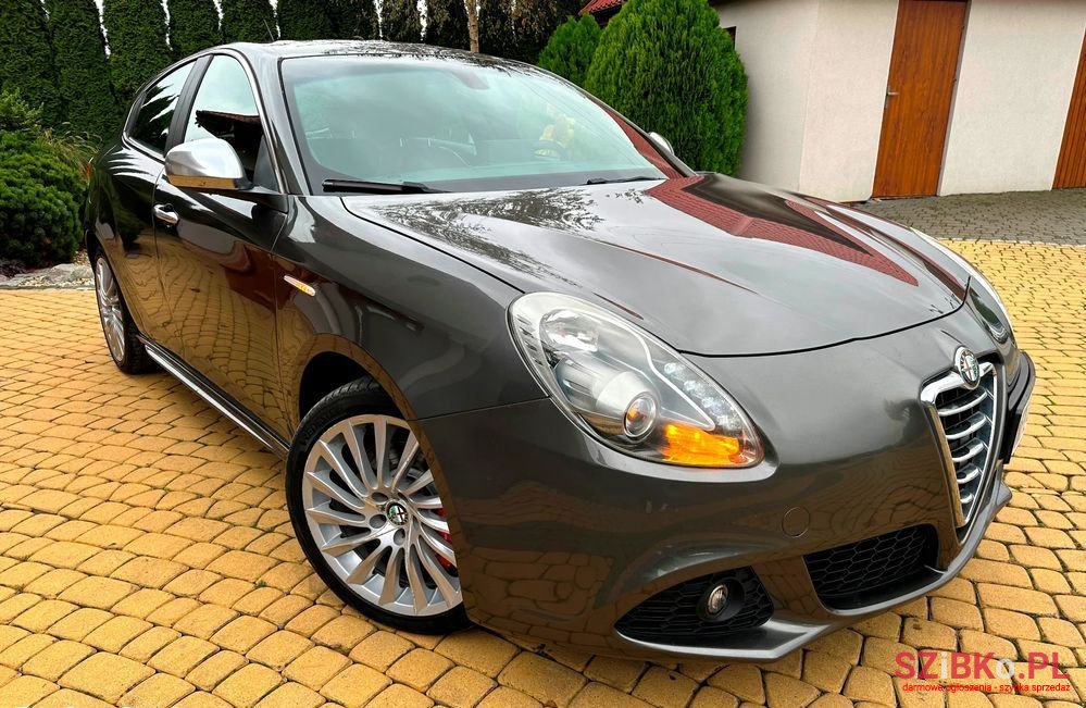 2013' Alfa Romeo Giulietta photo #2