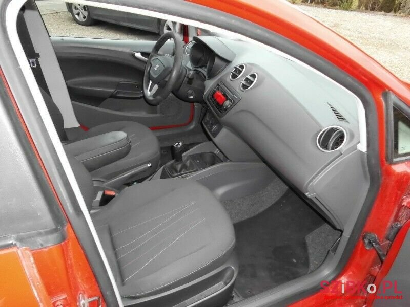 2012' SEAT Ibiza photo #3