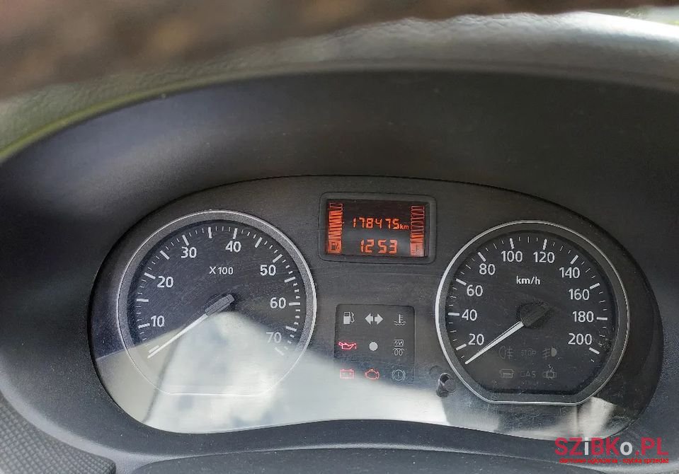 2011' Dacia Sandero photo #2