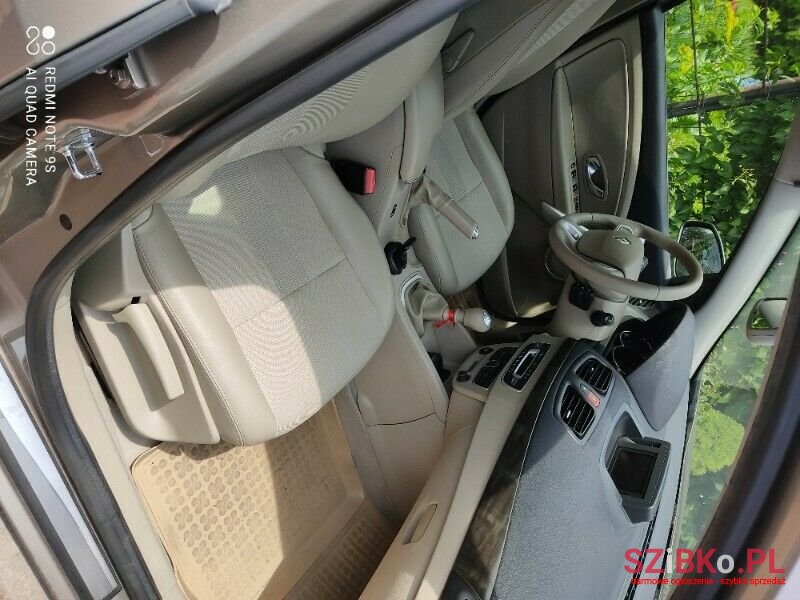 2010' Renault Fluence photo #3