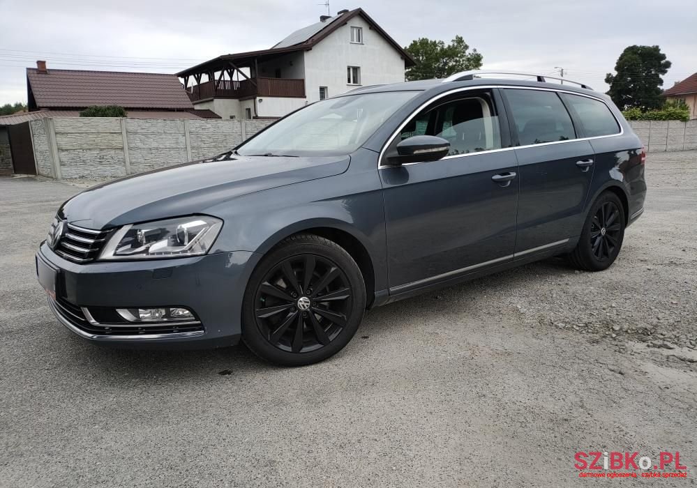 2011' Volkswagen Passat photo #3