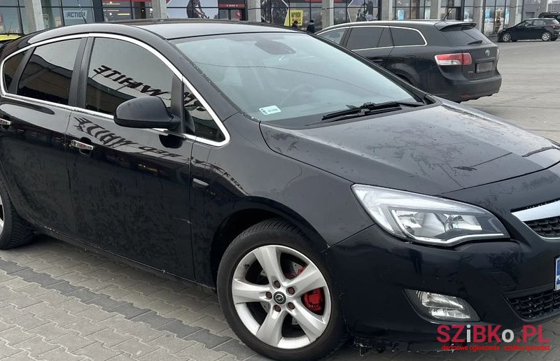 2010' Opel Astra Iv 1.6 T Cosmo photo #1