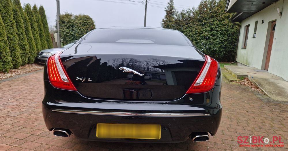2012' Jaguar XJ 3.0 D V6 Luxury photo #5