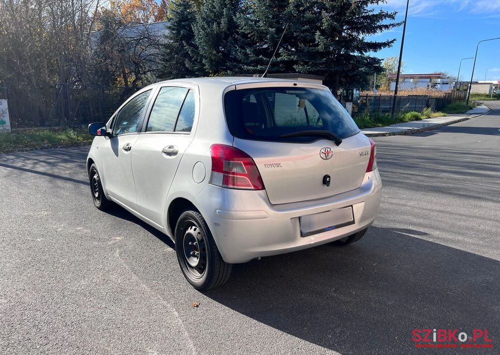 2010' Toyota Yaris 1.33 2010 photo #2