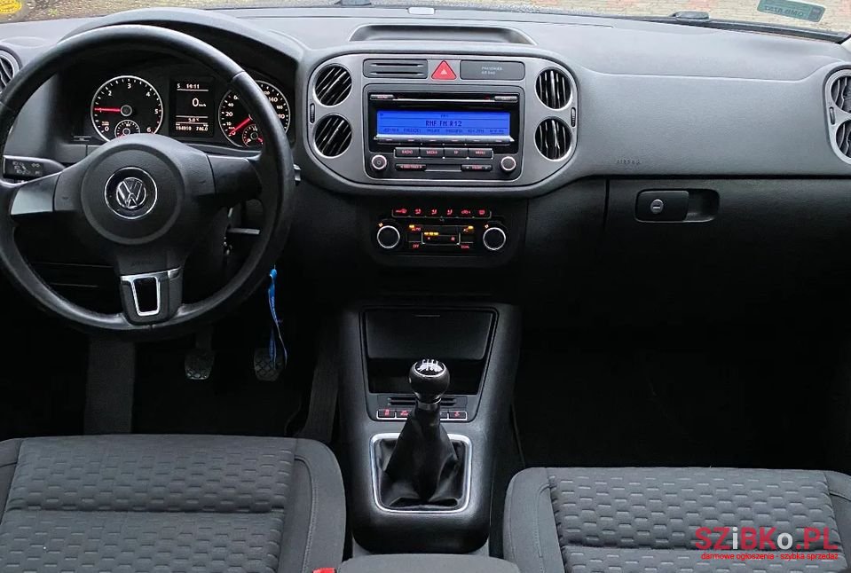 2011' Volkswagen Tiguan photo #6