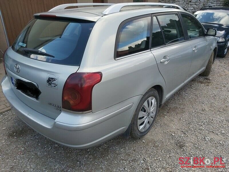 2005' Toyota Avensis photo #2