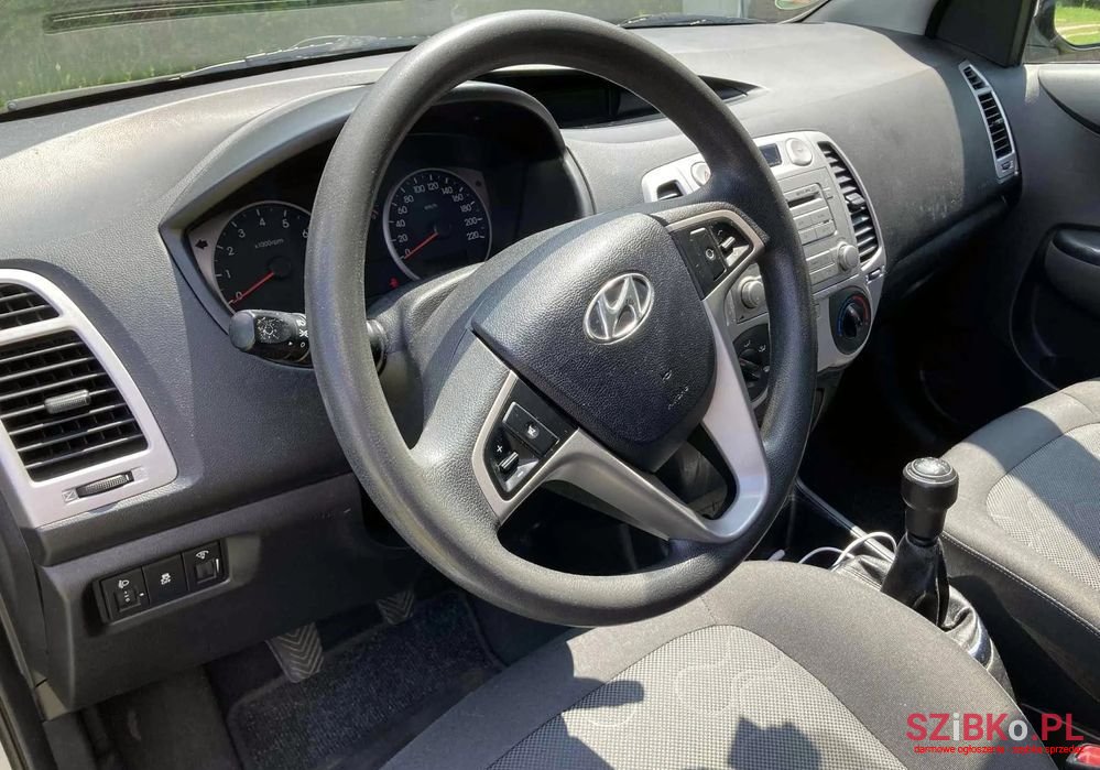2011' Hyundai i20 photo #6