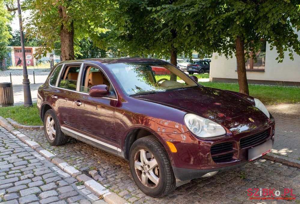 2005' Porsche Cayenne photo #2